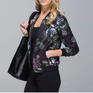 Lululemon reversible full zip garden party bomber jacket EUC size 4